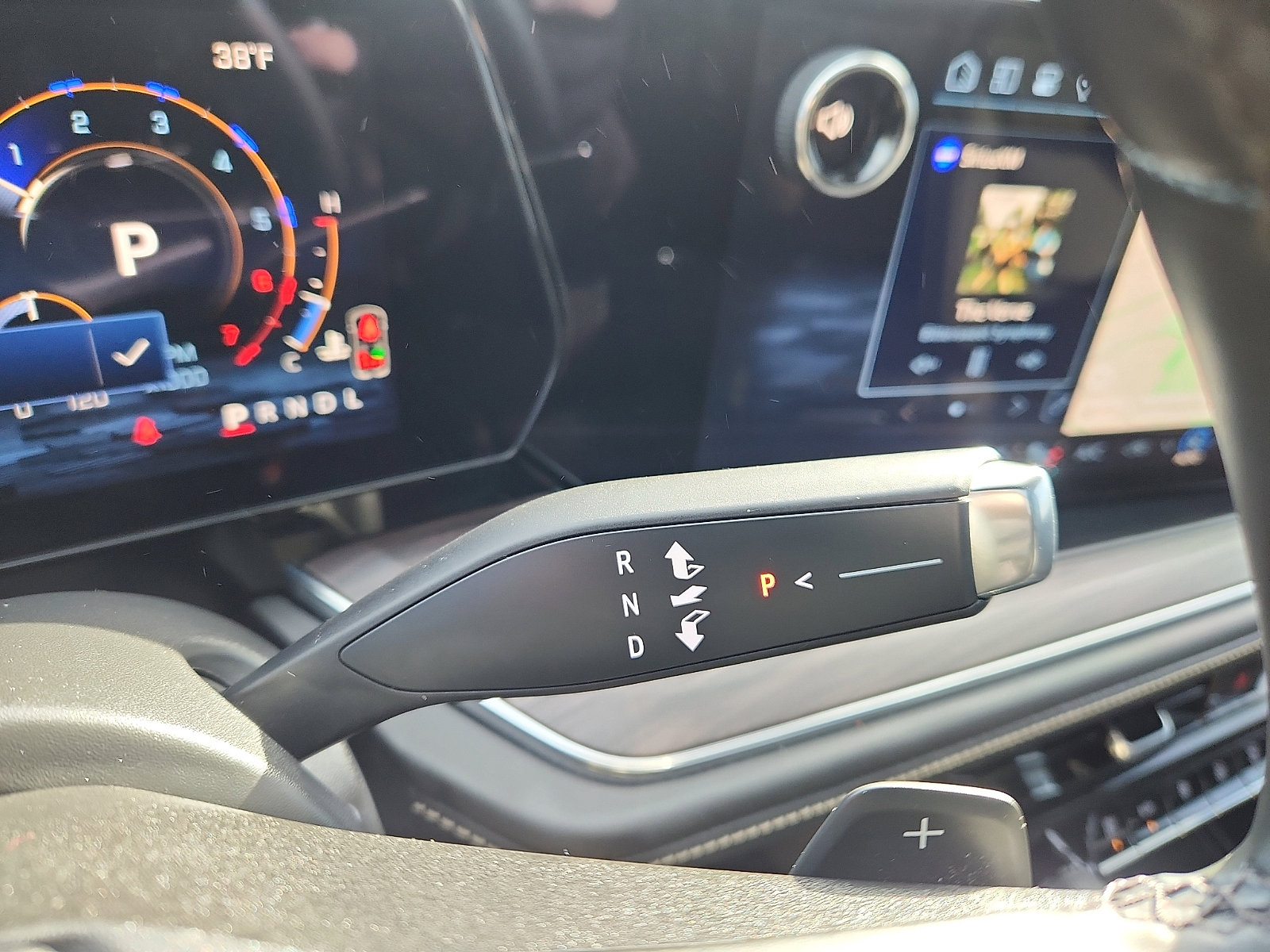 Used 2025 Chevrolet Suburban Premier image 18