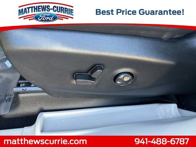 Used 2024 Chrysler Voyager LX image 10