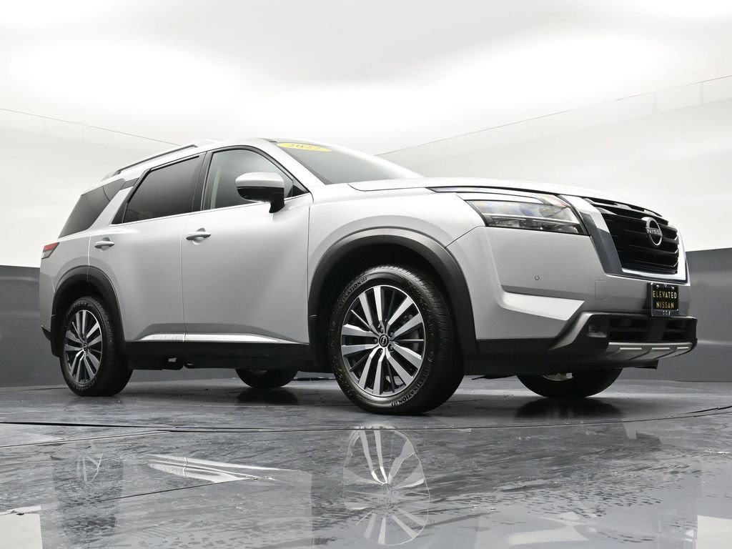 Used 2022 Nissan Pathfinder Platinum w/ Cargo Package image 31