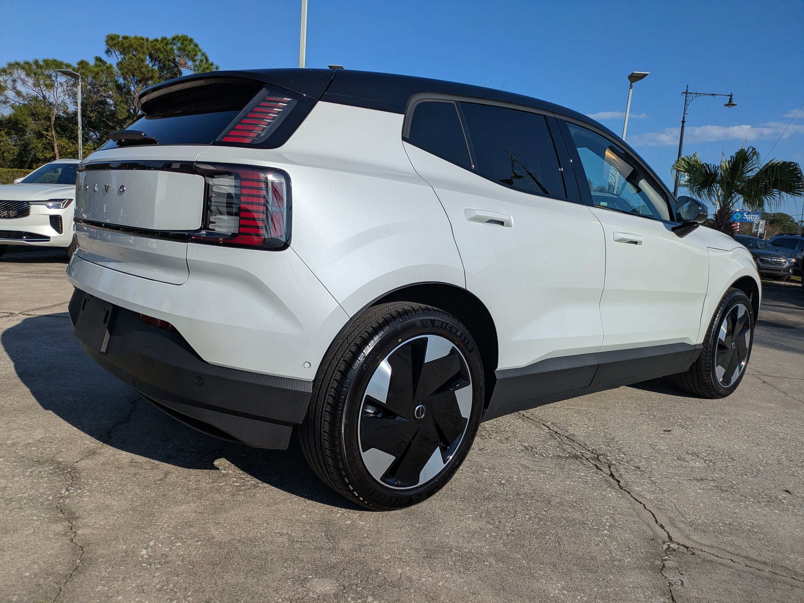 New 2025 Volvo EX30 Ultra w/ Protection Package Premier AWD/4WD image 4