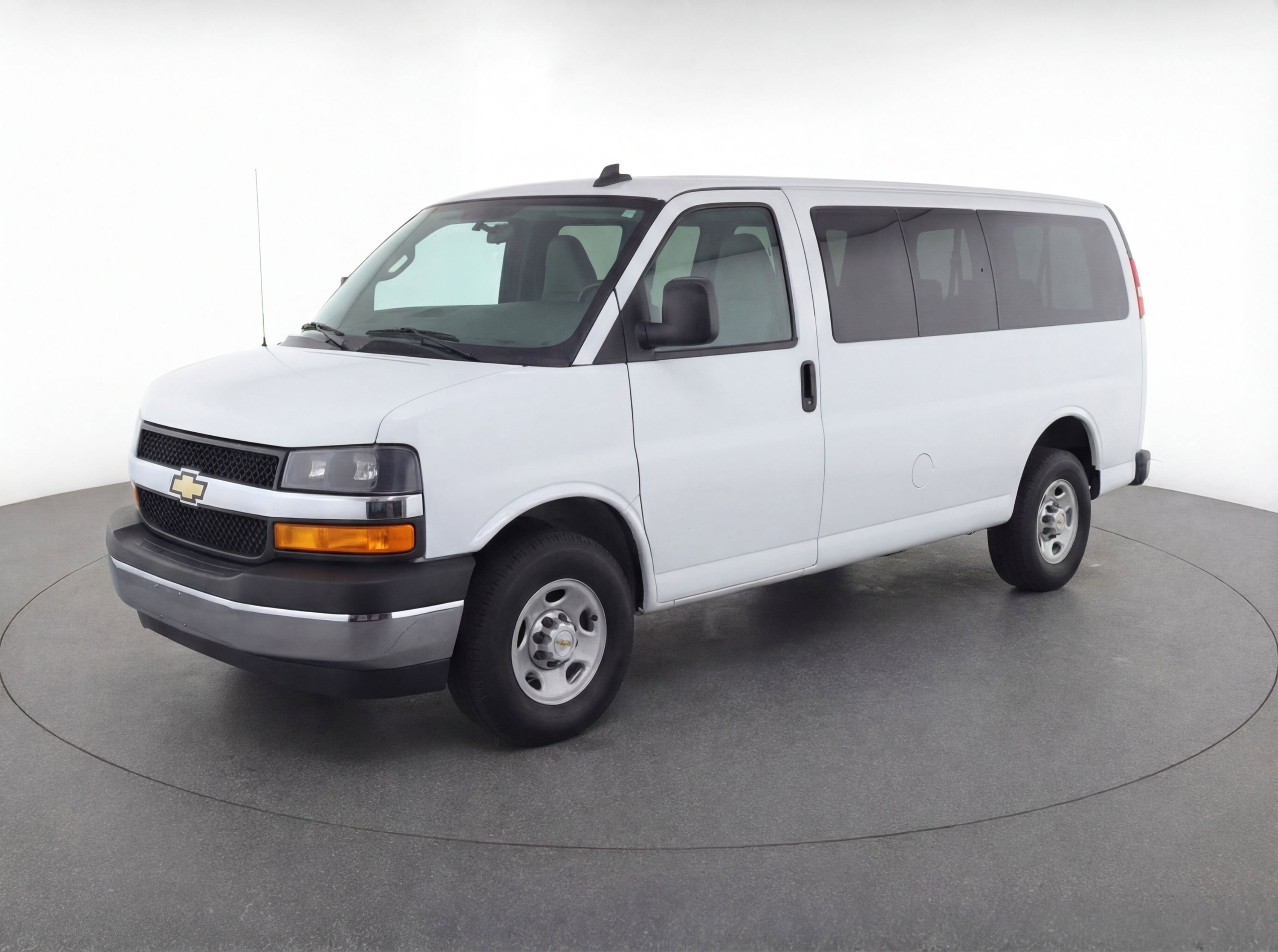 Used 2025 Chevrolet Express 3500 LT w/ LT Preferred Equipment Group image 3