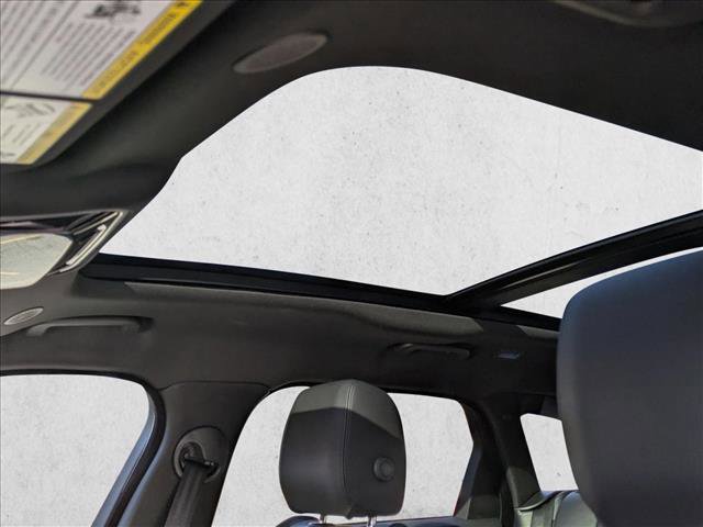 Certified 2025 Land Rover Range Rover Velar Dynamic SE image 16