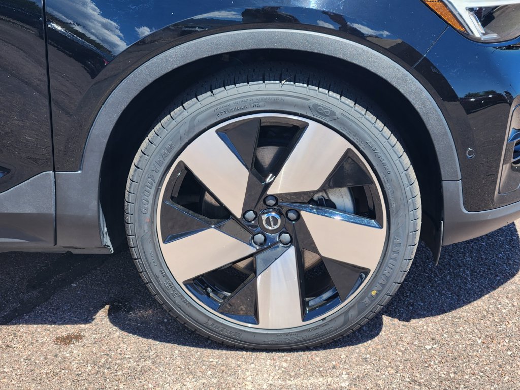 Used 2023 Volvo C40 P8 Recharge Ultimate w/ Protection Package Premier AWD/4WD image 30