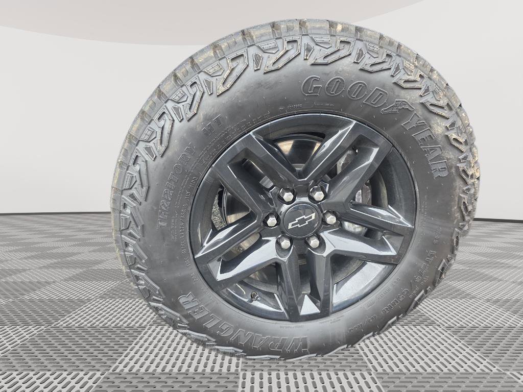 Used 2025 Chevrolet Silverado 1500 Custom Trail Boss w/ Dark Appearance Package image 13