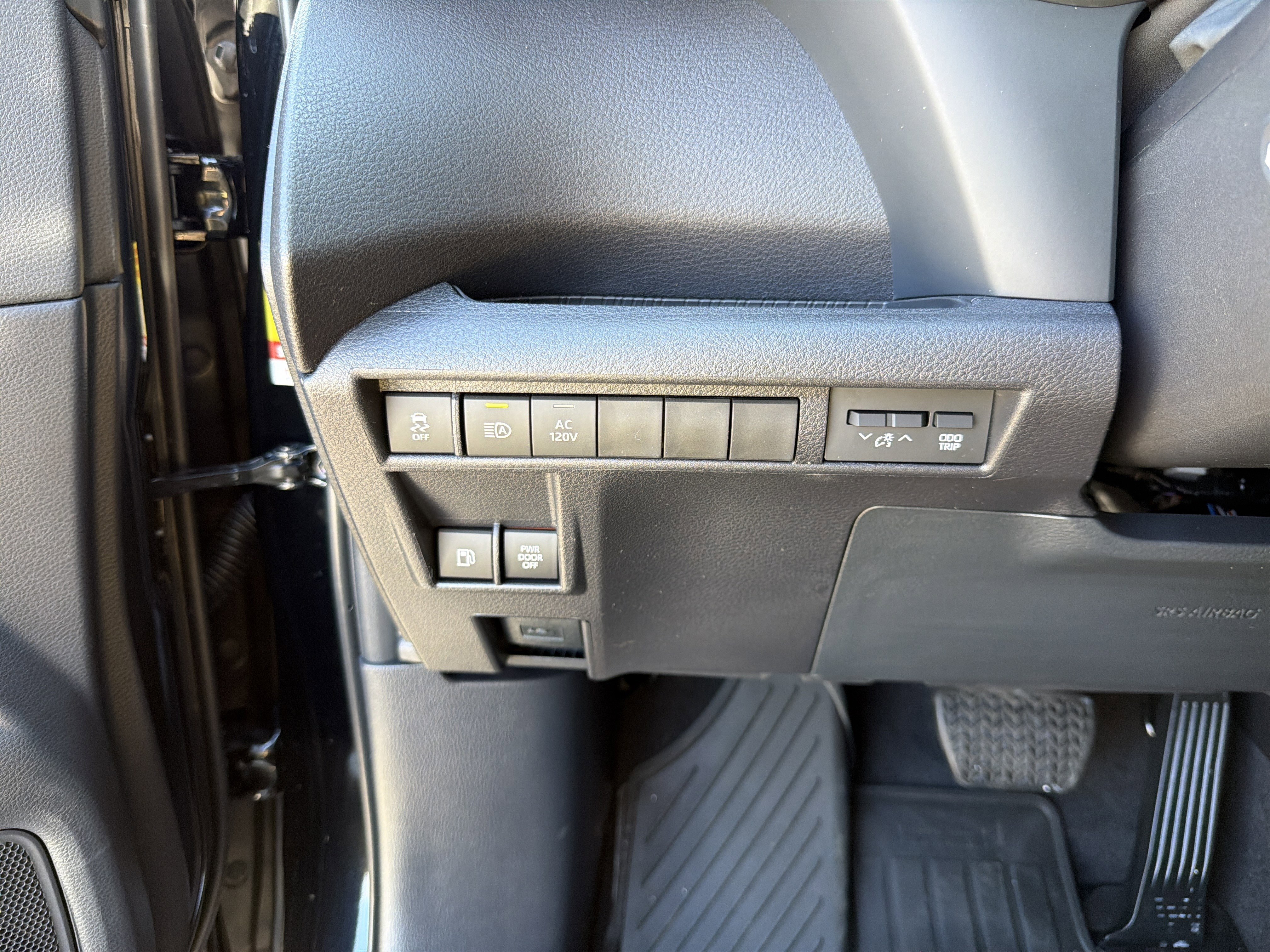 New 2026 Toyota Sienna Limited image 36