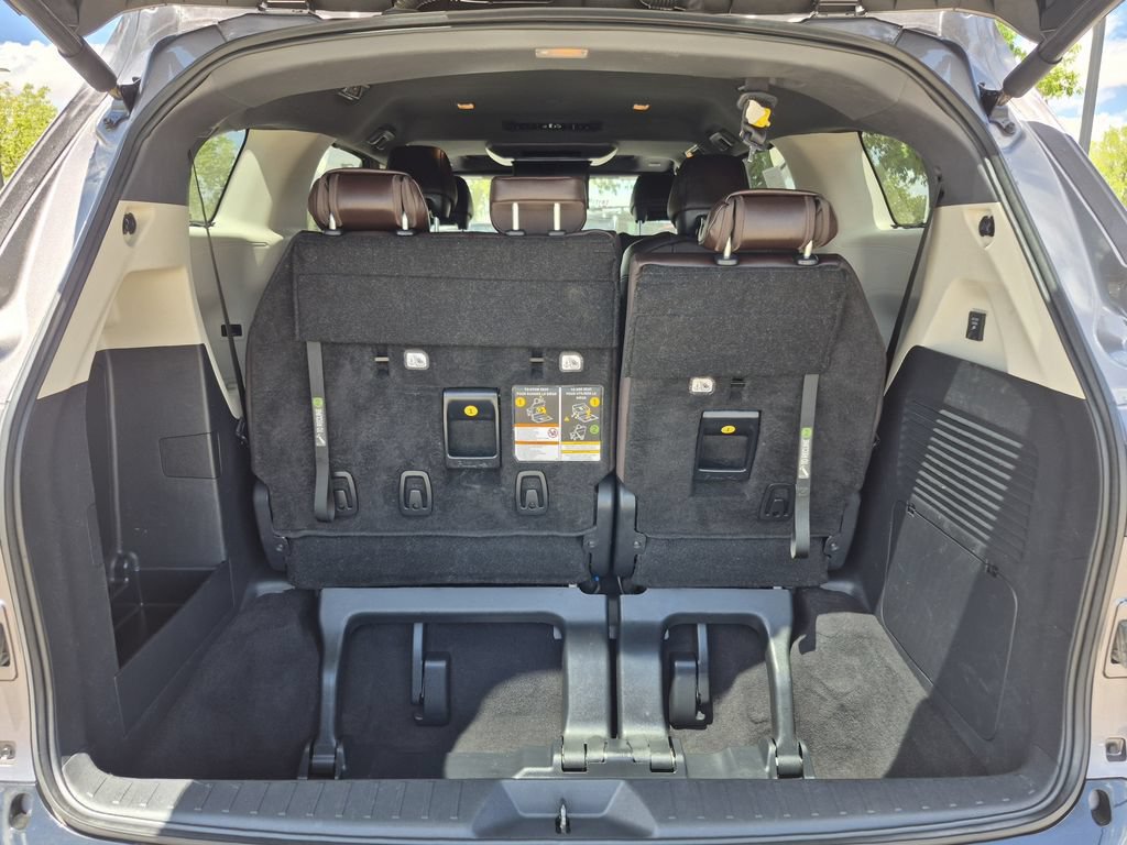 Used 2023 Toyota Sienna Platinum AWD/4WD image 13