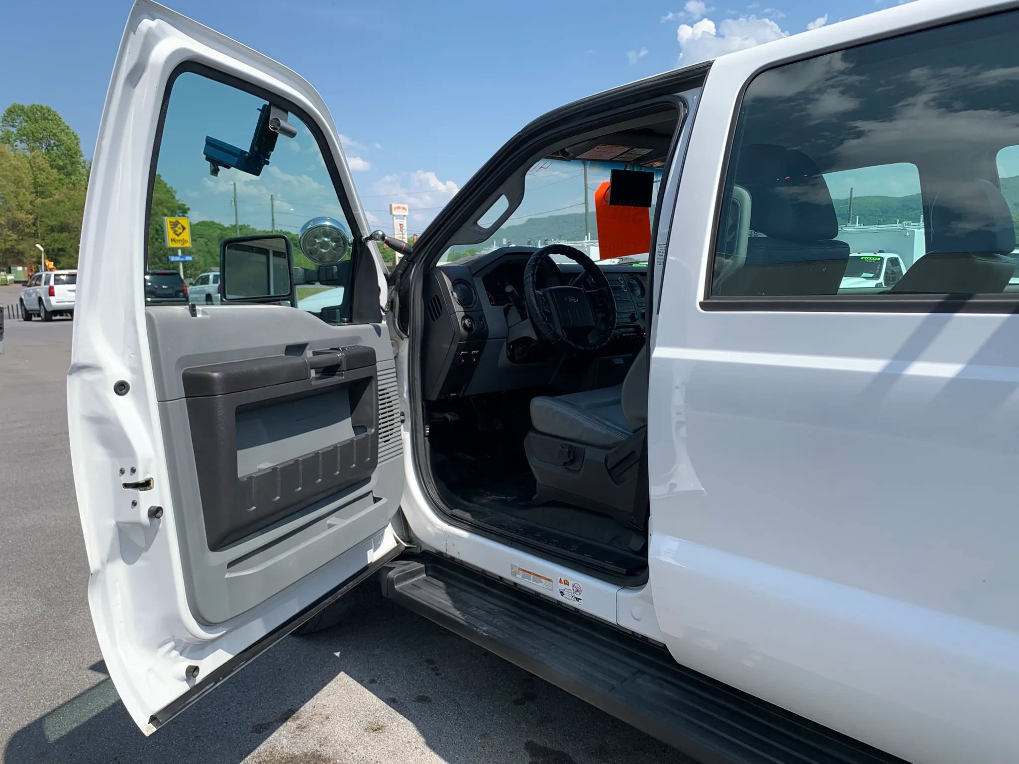 Used 2016 Ford F550 4x4 Crew Cab Super Duty image 8