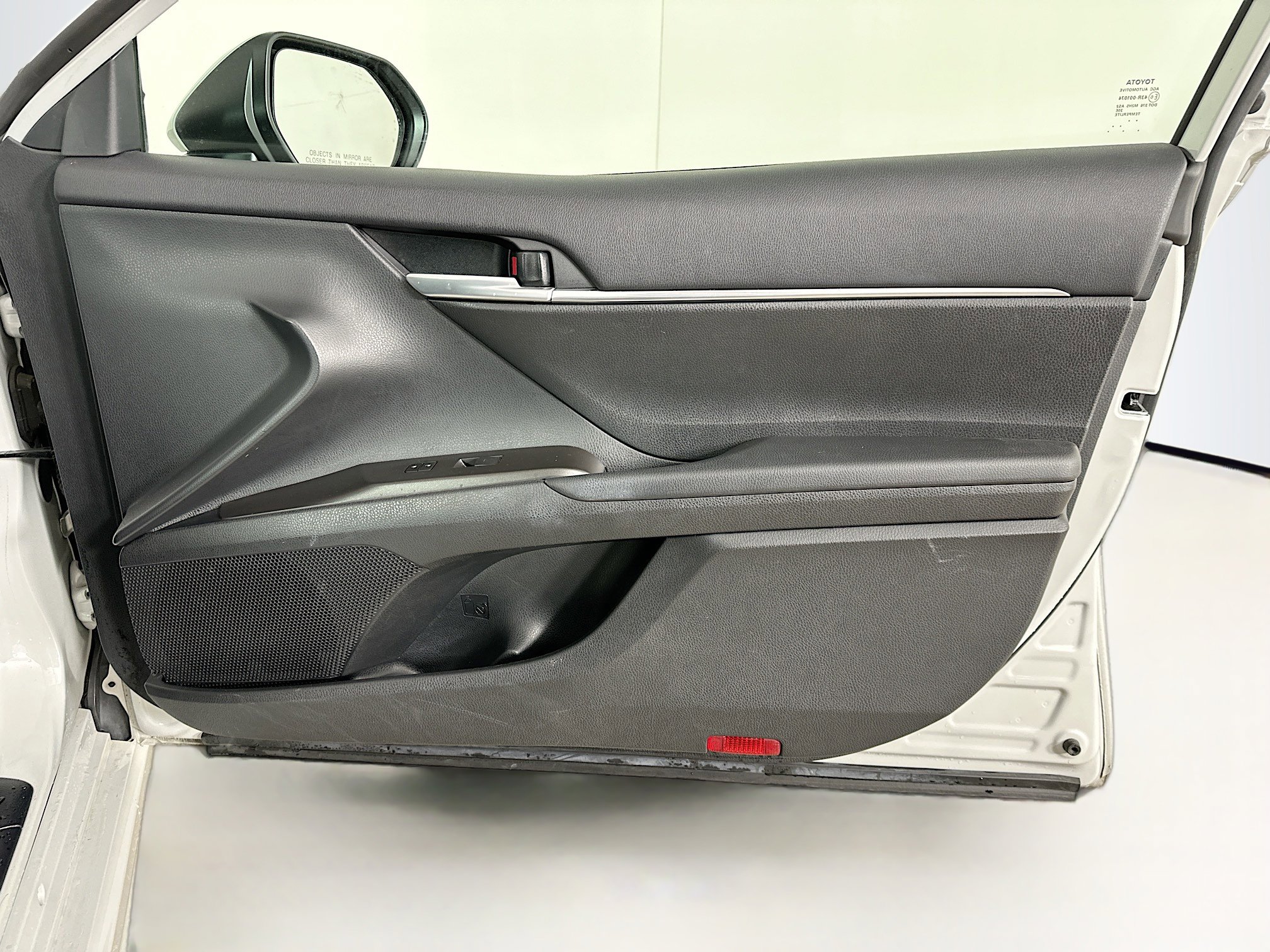 Used 2024 Toyota Camry SE image 30