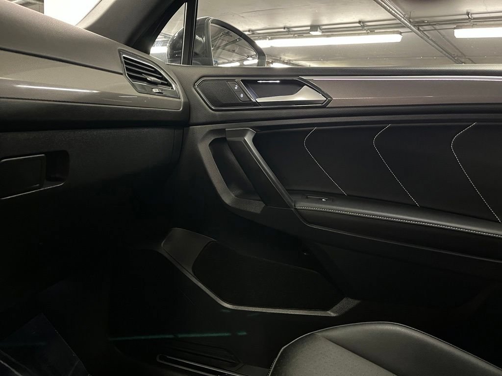Certified 2023 Volkswagen Tiguan SE R-Line AWD/4WD image 30
