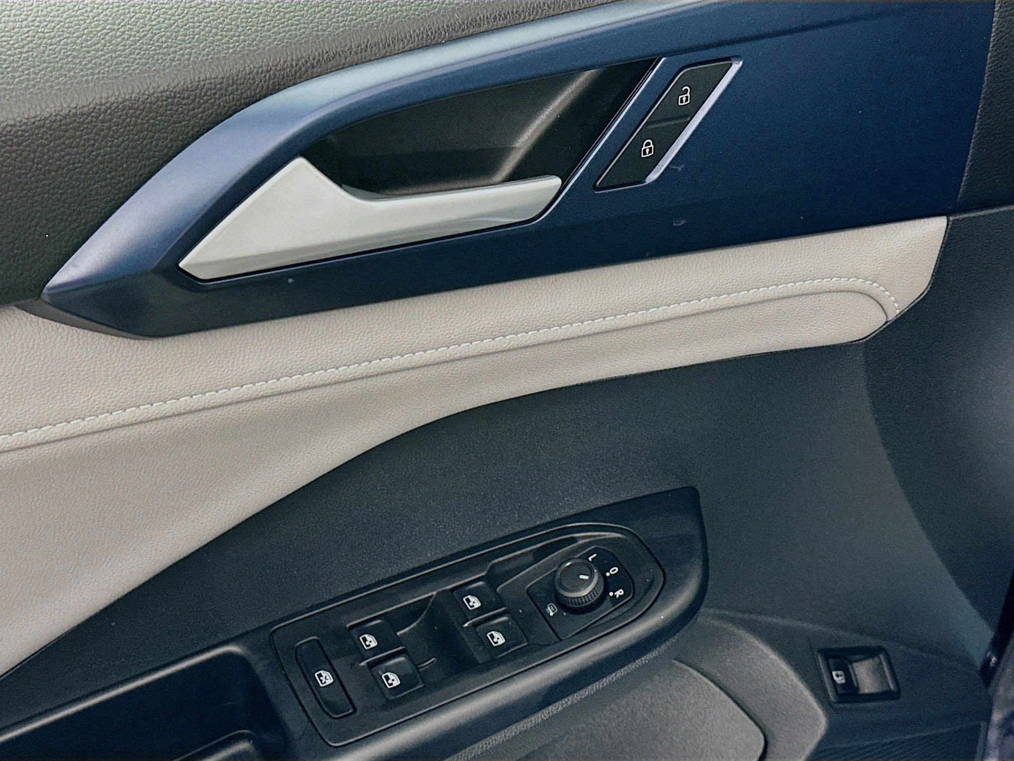 Used 2024 Volkswagen Taos SE image 15