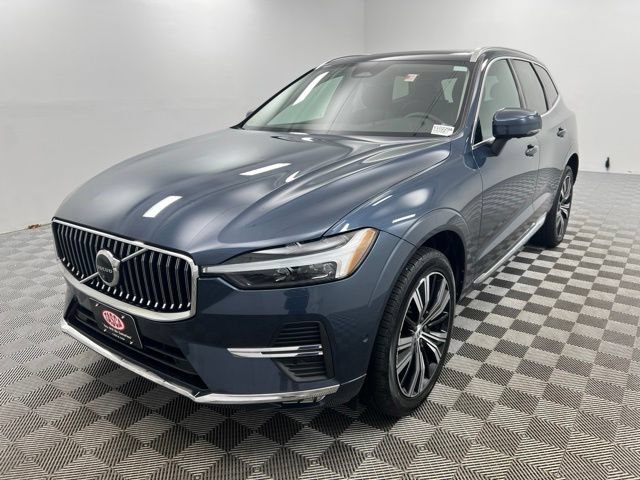 Used 2023 Volvo XC60 B5 Plus AWD/4WD image 2