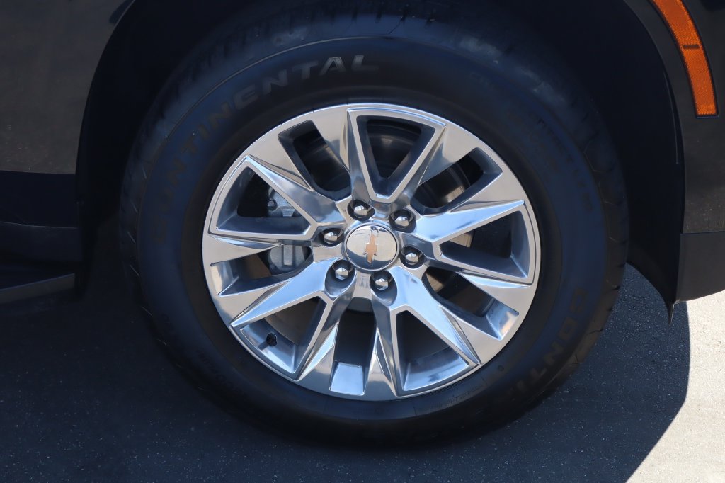 Used 2026 Chevrolet Suburban Premier w/ Sun And Tow Package AWD/4WD image 10