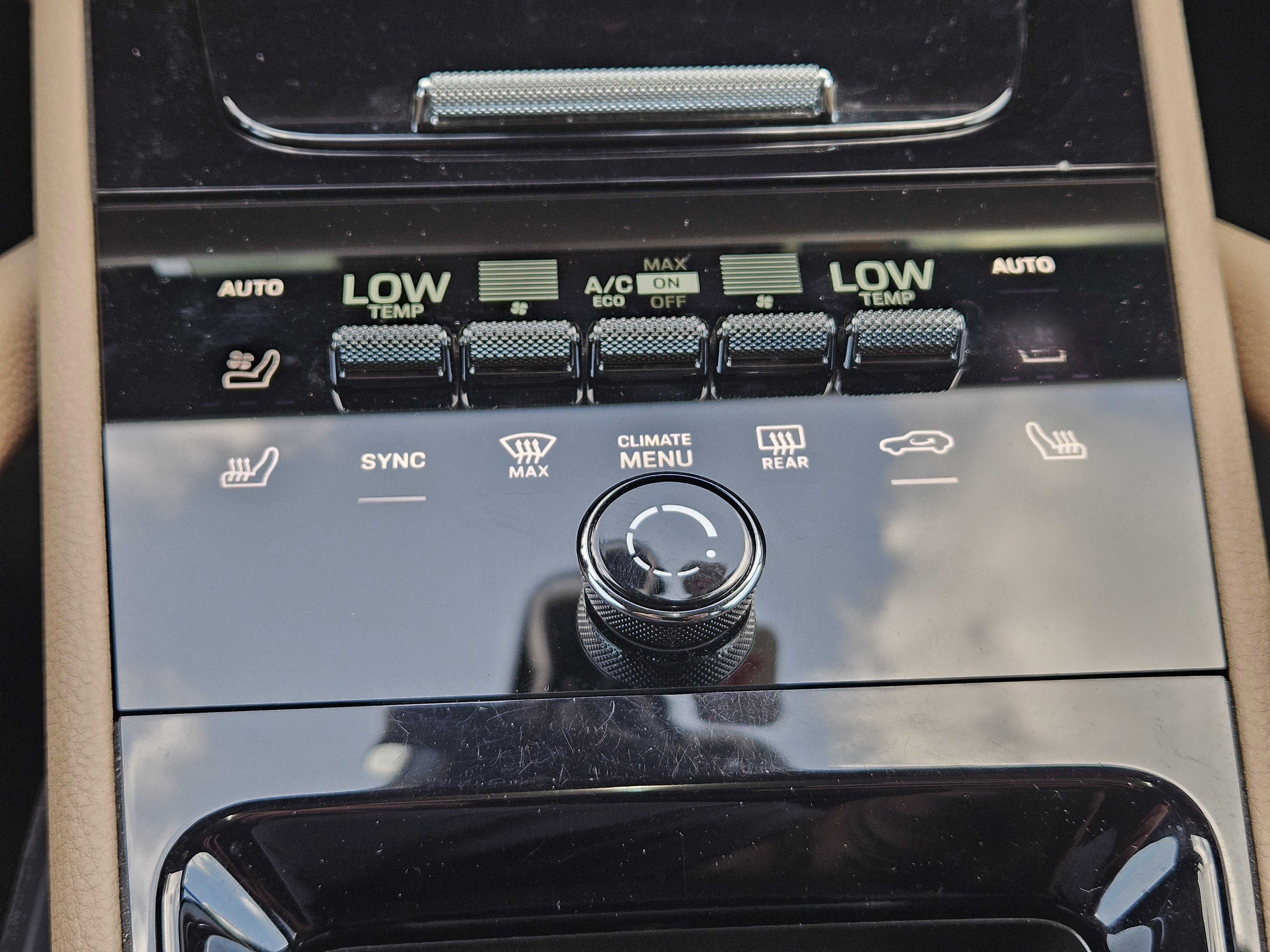 Certified 2024 Porsche Cayenne AWD/4WD image 19