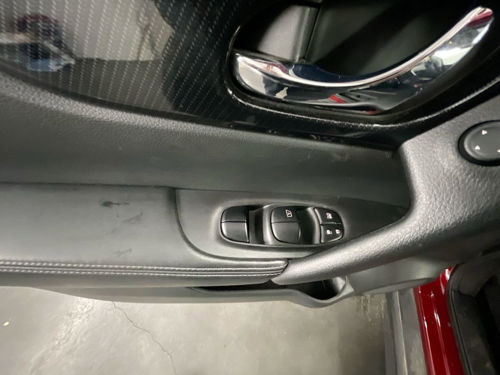 Used 2019 Nissan Rogue SL w/ Premium Package image 24