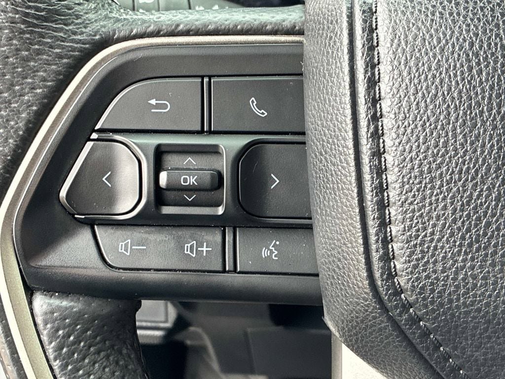 Used 2024 Toyota Tacoma TRD Sport AWD/4WD image 23