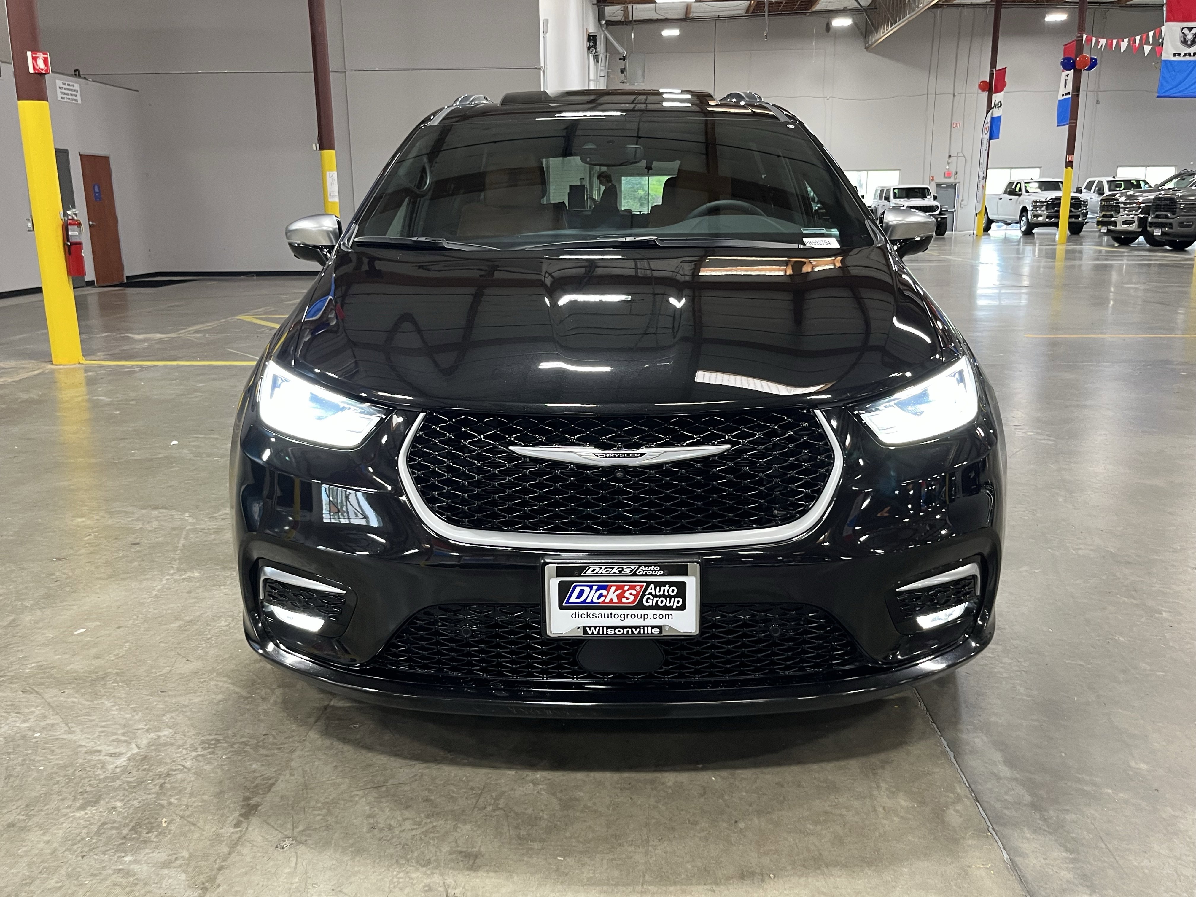 Used 2023 Chrysler Pacifica Pinnacle image 8
