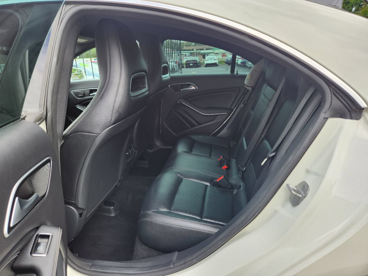 Used 2015 Mercedes-Benz CLA 250 image 11