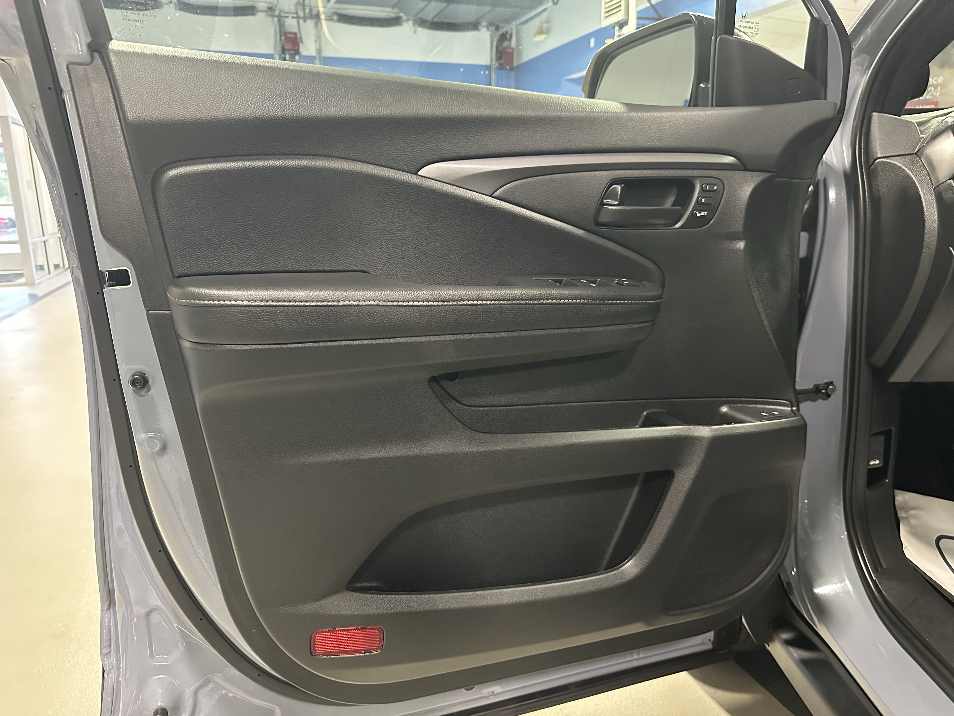 Used 2024 Honda Passport EX-L image 32