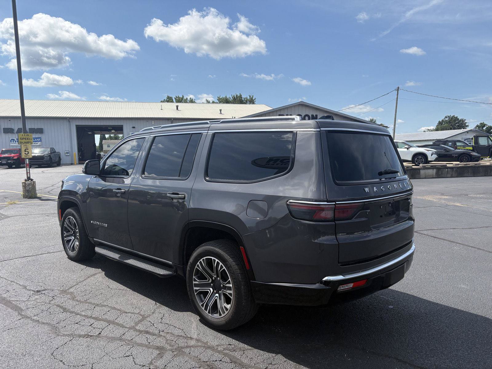 Used 2024 Jeep Wagoneer Series II AWD/4WD image 7