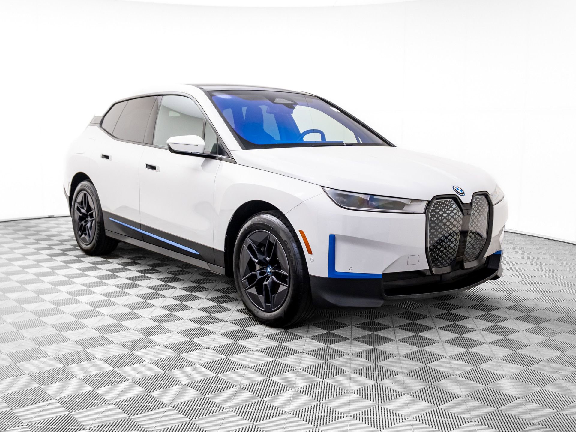 Used 2024 BMW iX xDrive50 w/ Convenience Package image 8