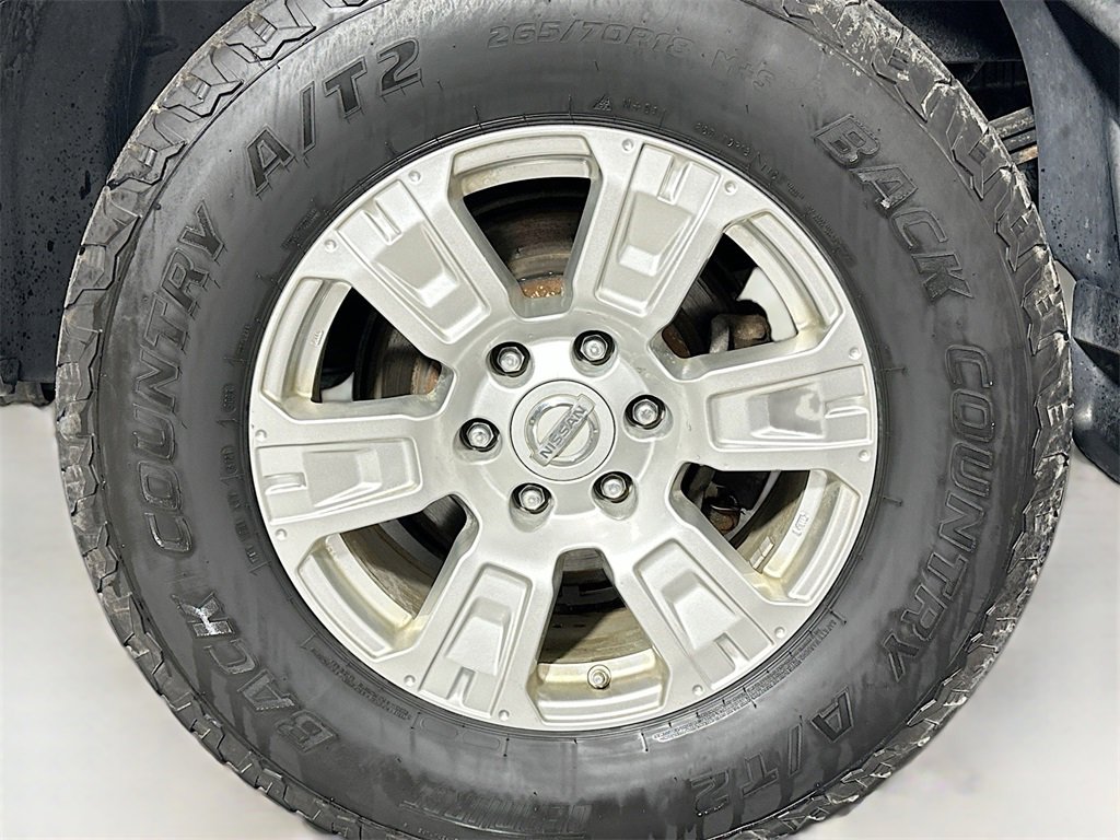 Used 2018 Nissan Titan SV image 28