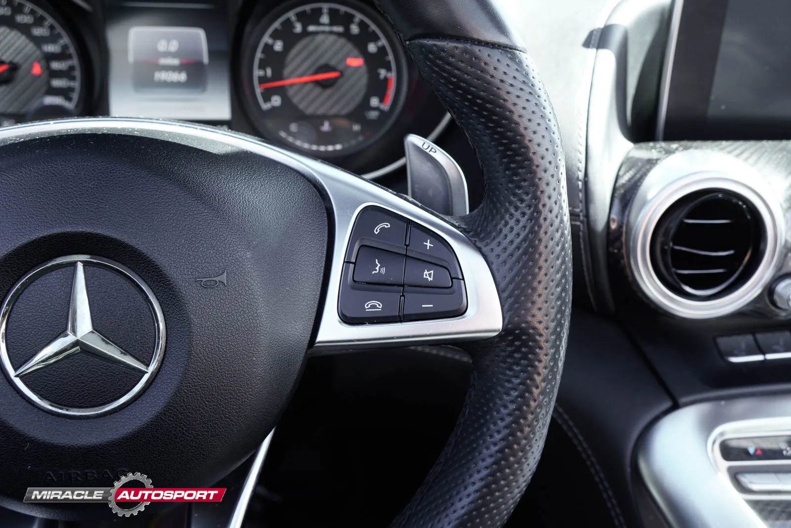 Used 2018 Mercedes-Benz AMG GT Roadster w/ Exclusive Interior Package image 34