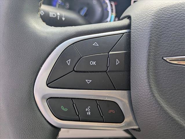 Used 2023 Chrysler Pacifica Touring-L FWD image 13
