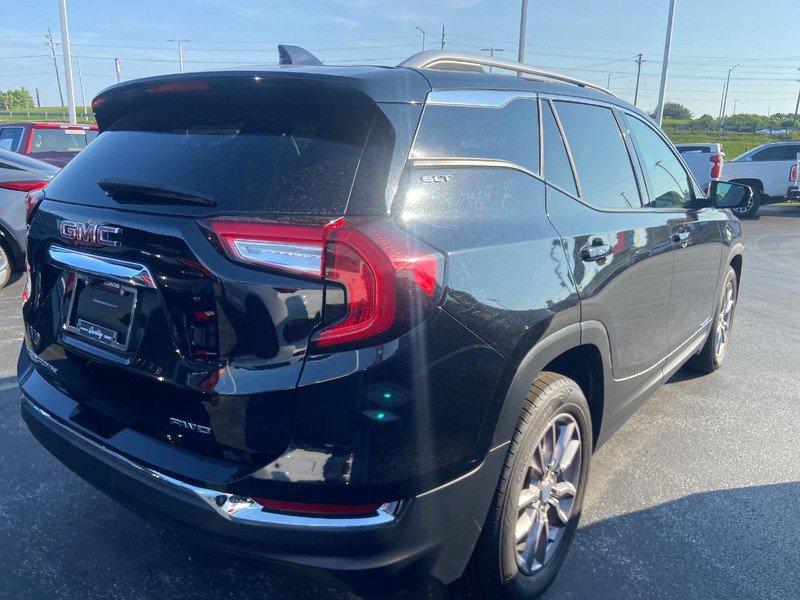 Used 2024 GMC Terrain SLT AWD/4WD image 6