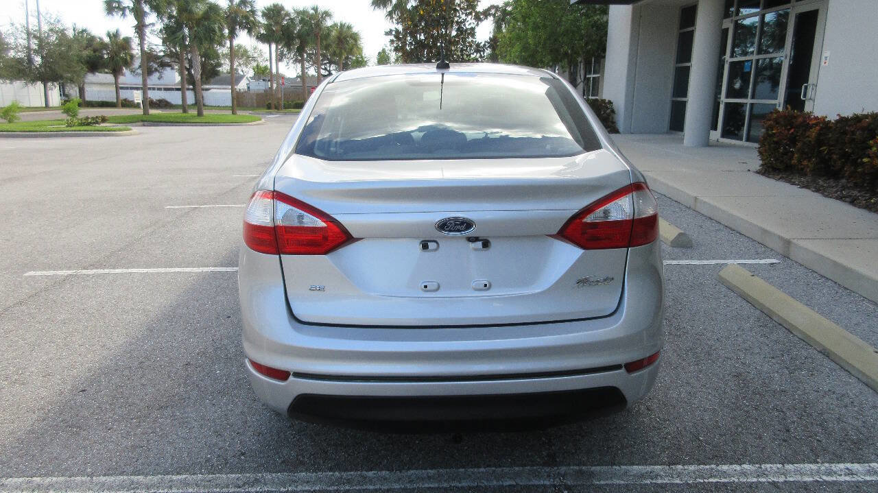 Used 2019 Ford Fiesta SE image 4