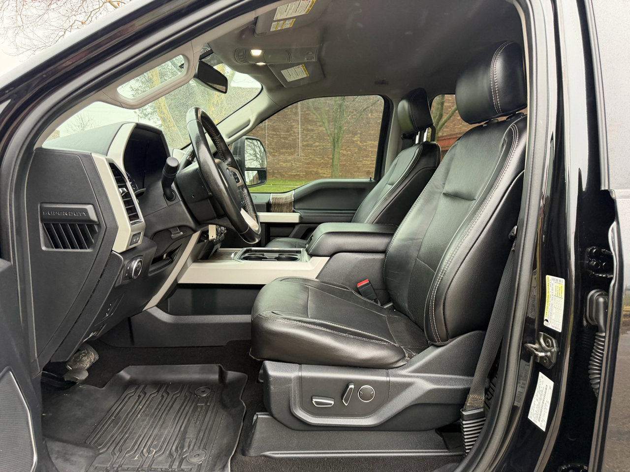 Used 2019 Ford F350 Lariat image 19