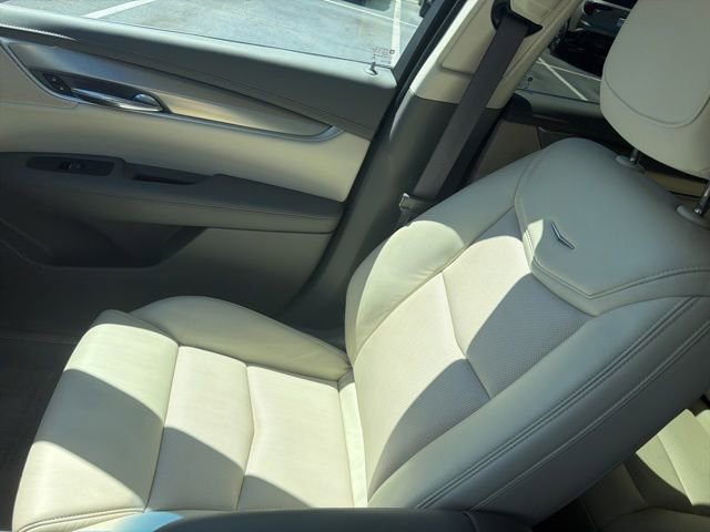 Used 2017 Cadillac XT5 Luxury w/ Driver Awareness Package FWD image 17