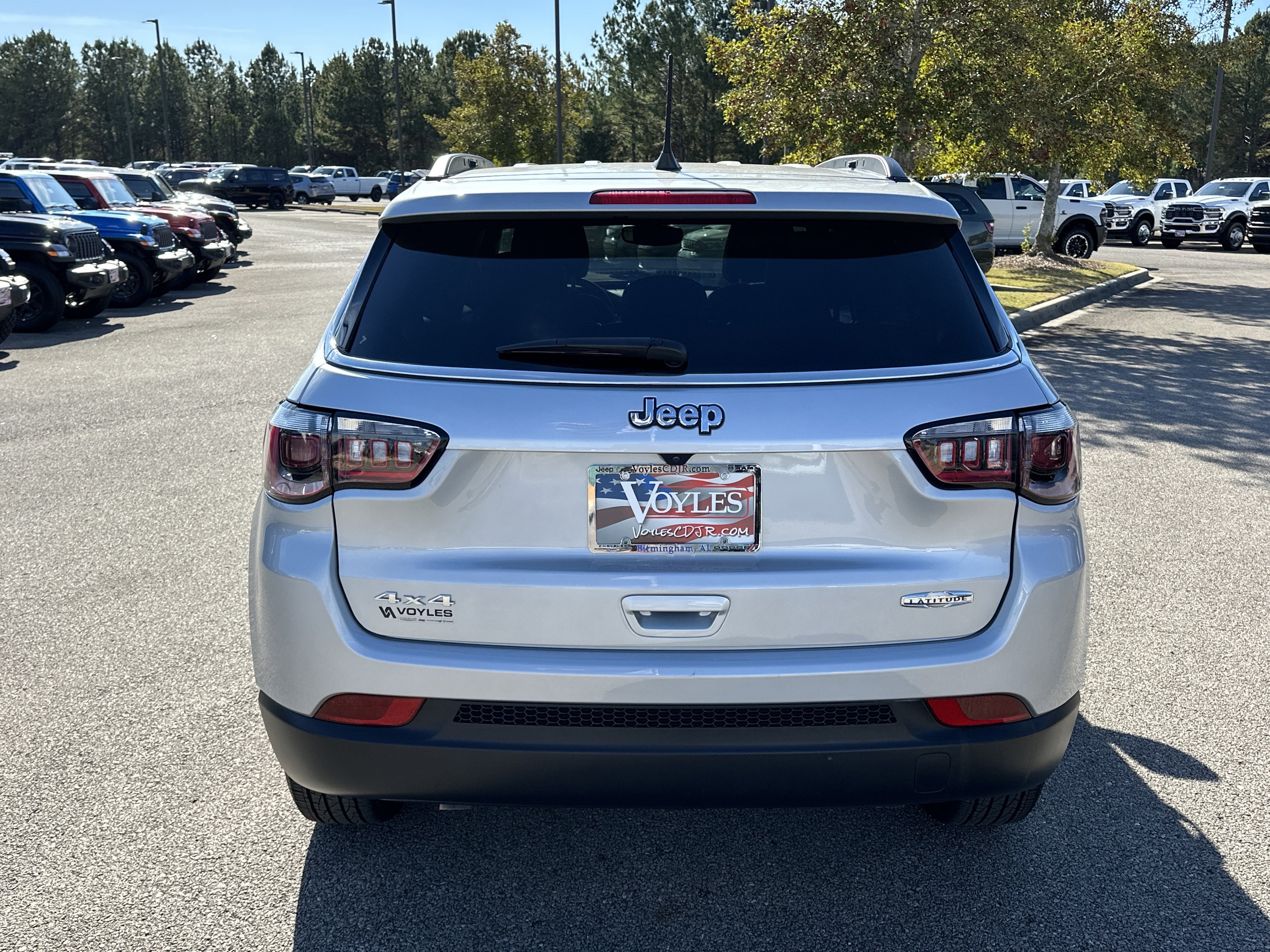 Used 2025 Jeep Compass Latitude image 6