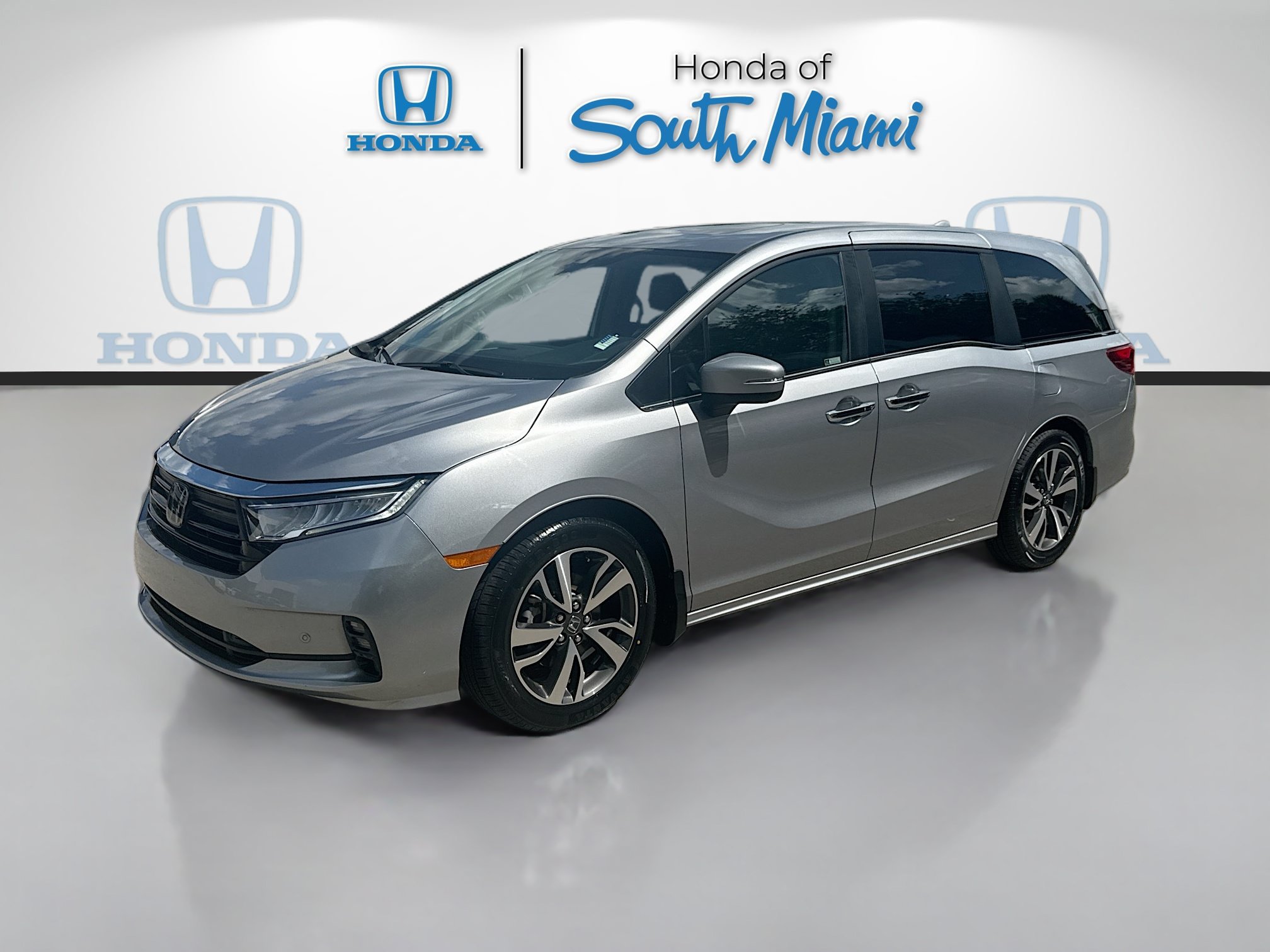 Certified 2024 Honda Odyssey Touring image 3