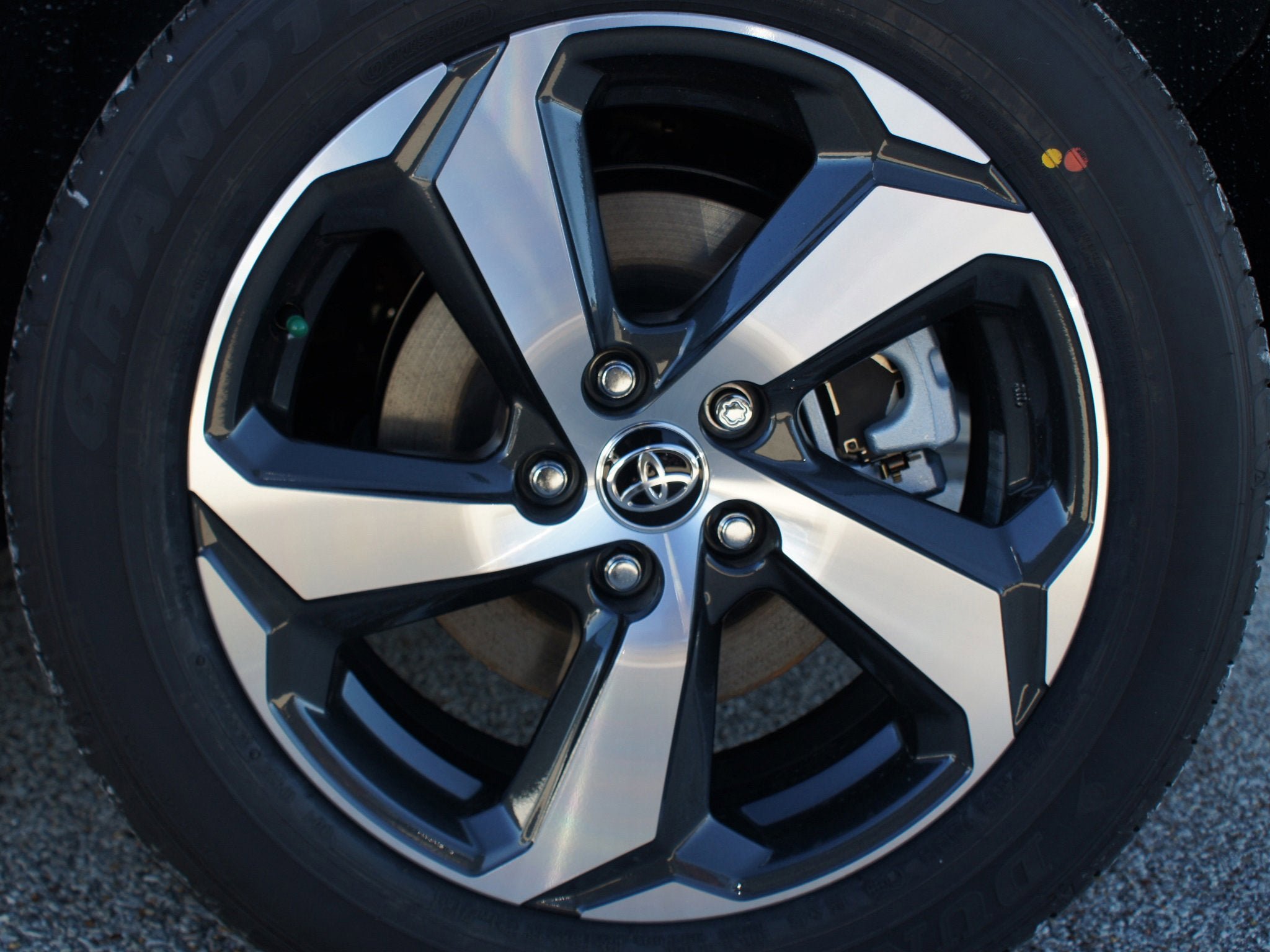 Used 2025 Toyota RAV4 SE image 9