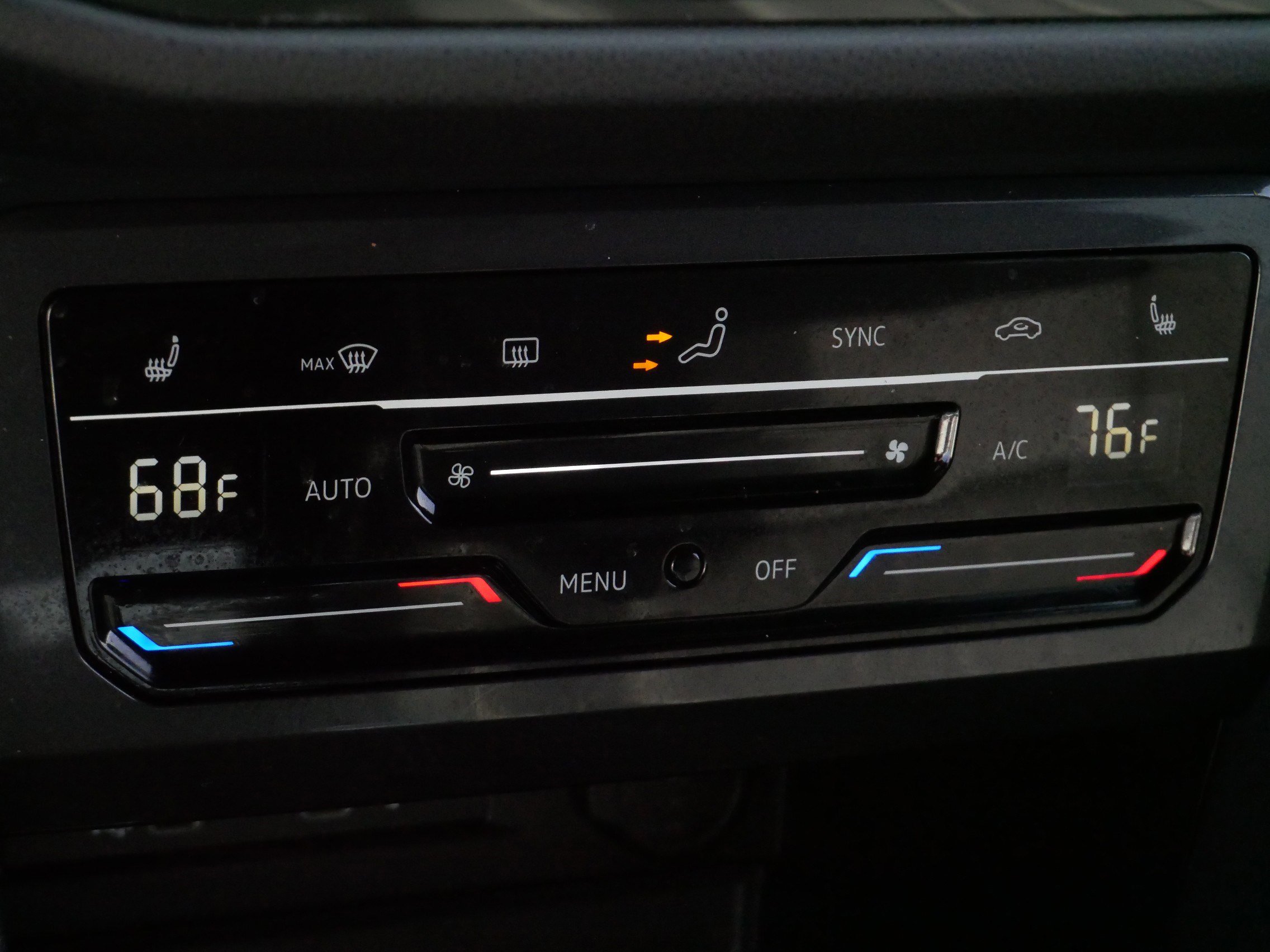 Certified 2024 Volkswagen Tiguan SE R-Line image 23