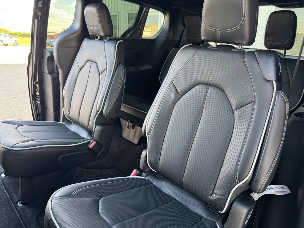New 2027 Chrysler Pacifica Limited AWD/4WD image 33