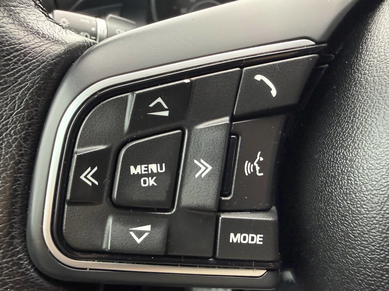 Used 2019 Jaguar E-PACE image 22
