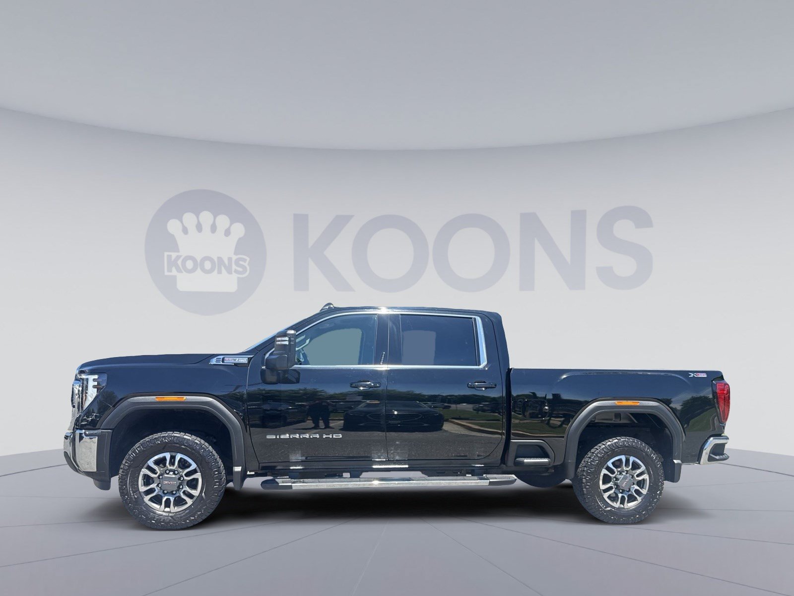 Used 2024 GMC Sierra 2500 SLE w/ SLE Value Package; AWD/4WD image 2