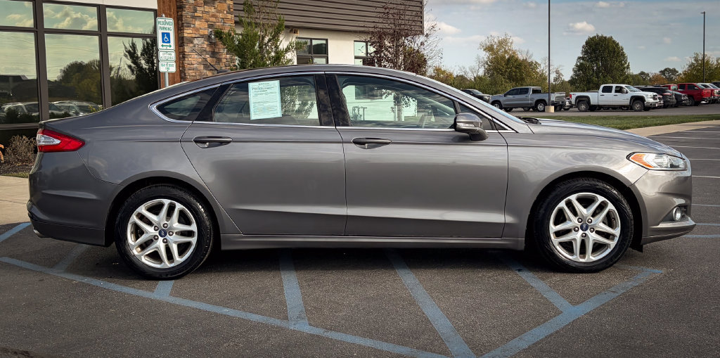 Used 2013 Ford Fusion SE FWD image 25