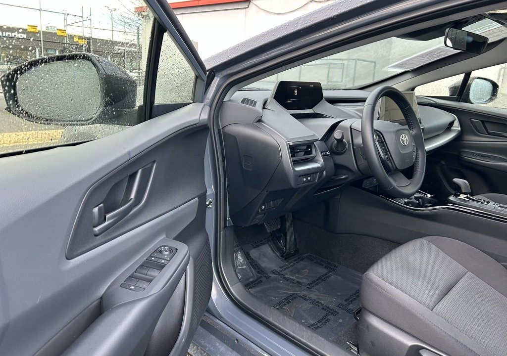 Certified 2025 Toyota Prius LE image 9