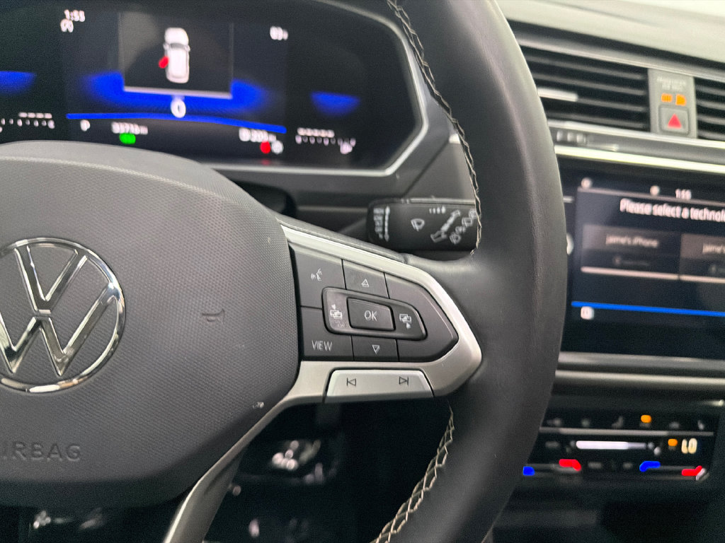 Used 2023 Volkswagen Tiguan SE w/ Panoramic Sunroof Package FWD image 26