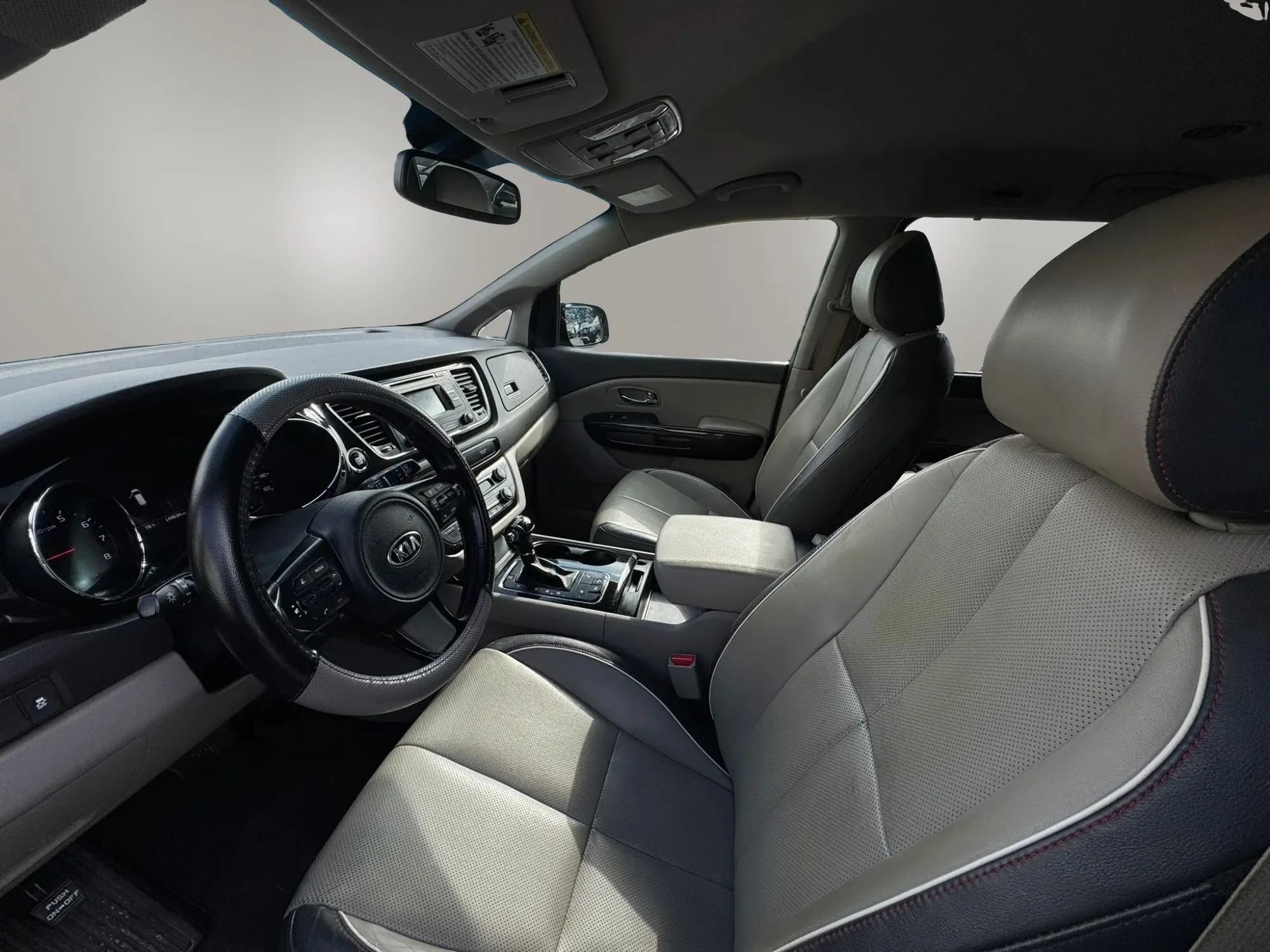 Used 2016 Kia Sedona EX FWD image 11