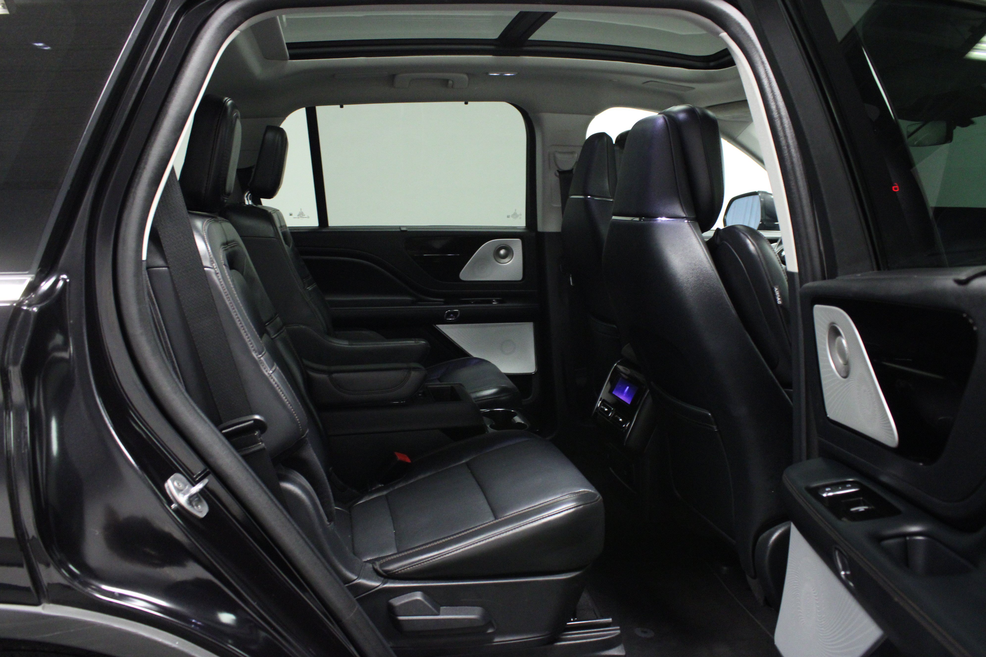 Used 2025 Lincoln Aviator Reserve w/ Equipment Group 201A AWD/4WD image 16