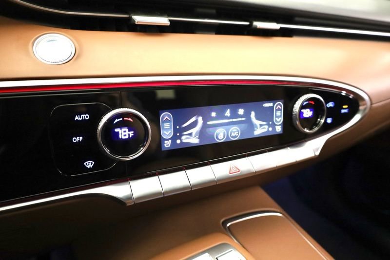 Used 2024 Genesis GV70 2.5T w/ Advanced Package image 20