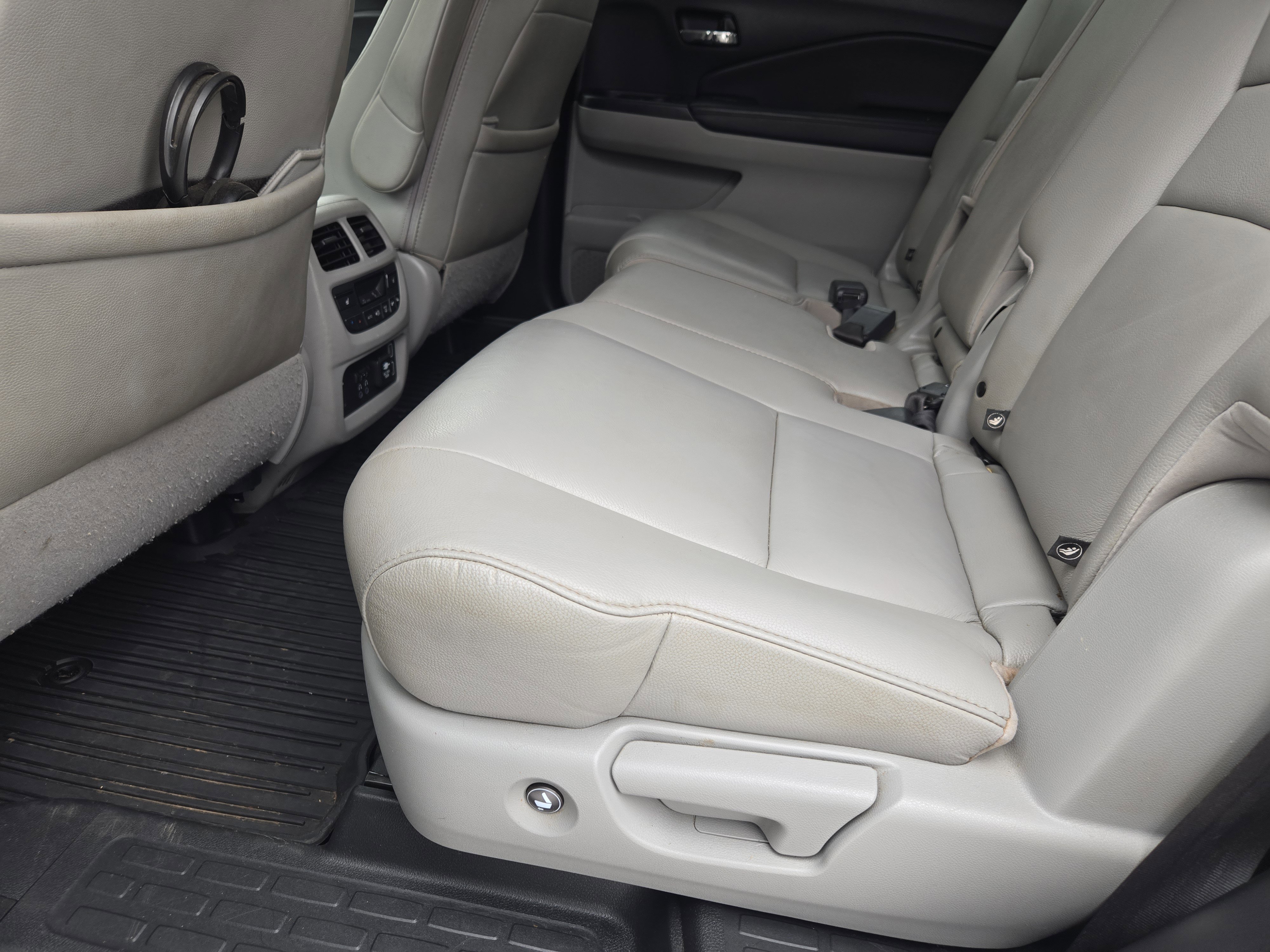 Used 2019 Honda Pilot Touring image 32