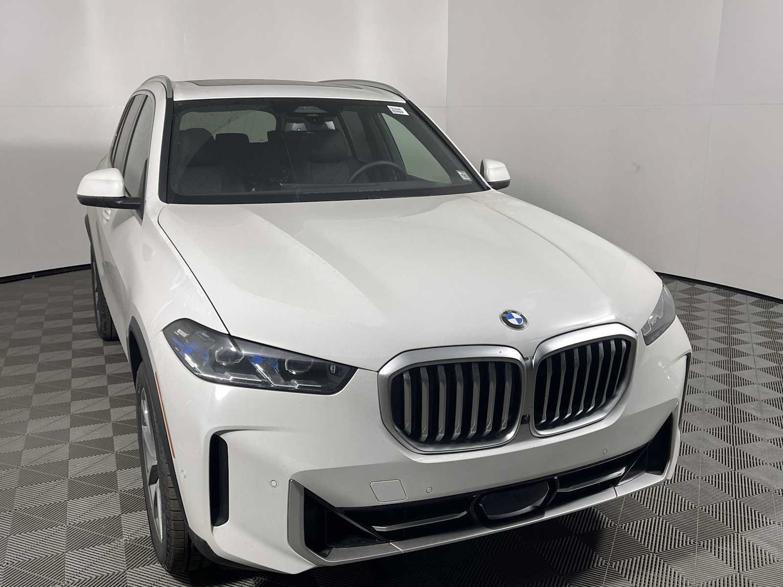 New 2026 BMW X5 xDrive40i w/ Parking Assistance Package AWD/4WD image 6