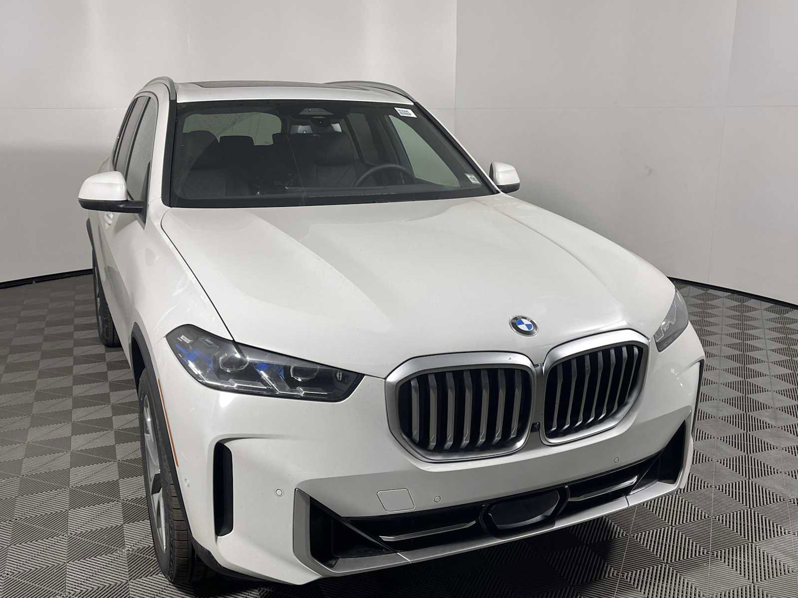 New 2026 BMW X5 xDrive40i w/ Parking Assistance Package image 6
