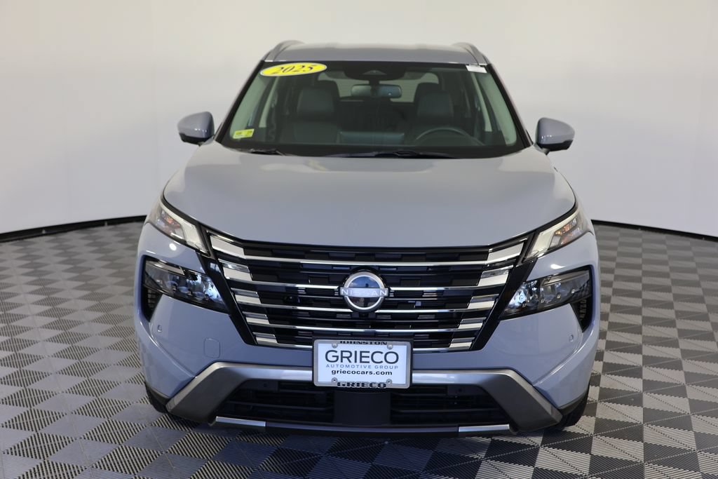 Used 2025 Nissan Rogue SL FWD image 3
