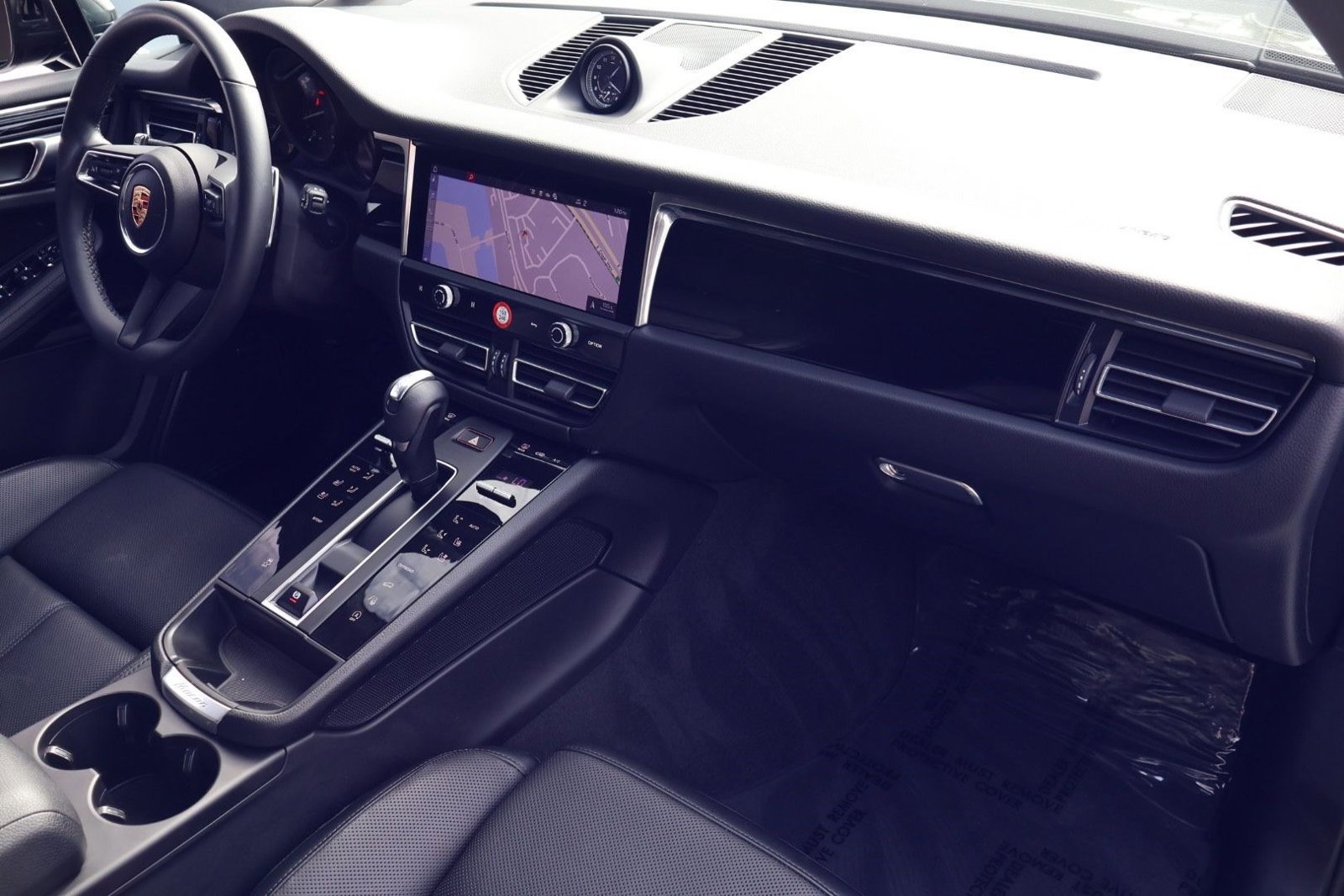 Certified 2025 Porsche Macan image 25