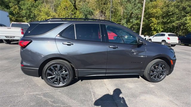 Used 2022 Chevrolet Equinox RS w/ Infotainment Package image 9